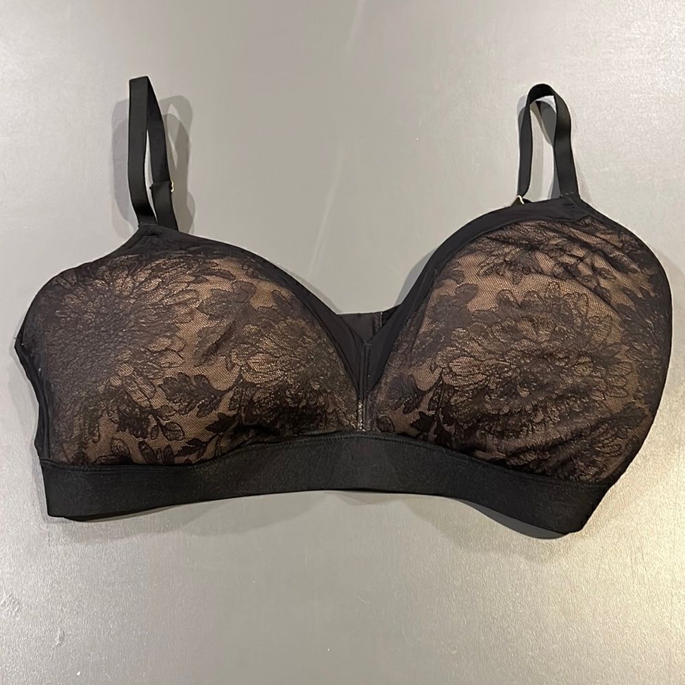 Soma wireless 38DD black lace bra.